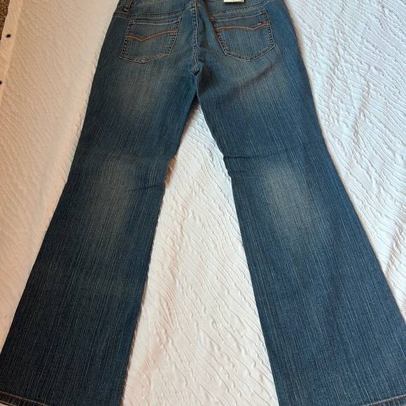NWT - Tommy Hilfiger Classic Bootcut Women's Blue Jeans - Picture 11 of 15